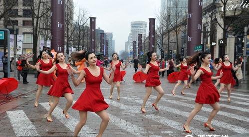南京街头吃瓜,一网打尽城市生活百态