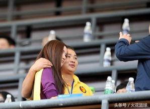 吃瓜女神球场小说,球场风云,爱情与梦想的交织