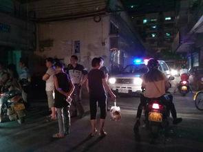 给交警看吃瓜群众,一场别开生面的交通执法秀