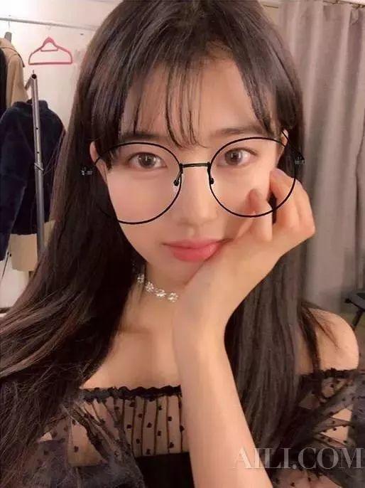 寝室眼镜妹吃瓜,揭秘校园八卦风云